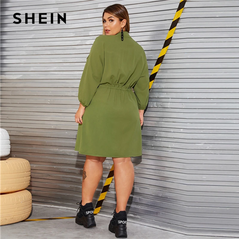 Billige SHEIN Plus Größe Armee Grün Kordelzug Taille Tasche Seite Fracht Hemd Kleid Frauen Herbst Hohe Taille Ausgestelltes Casual Plus Kleider