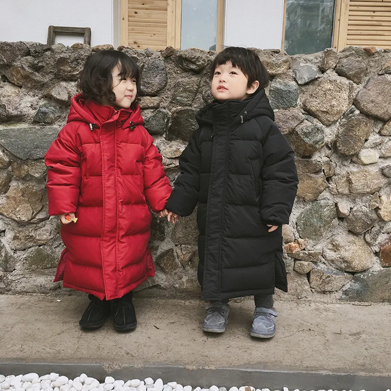 Новая корейская детская Длинная утепленная куртка-пуховик на утином пуху Детские Лыжные парки с капюшоном для мальчиков и девочек зимняя одежда для малышей
