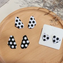 AOMU японские милые черно-белые в горошек круглые квадратные геометрические сердечки маленькие студенческие серьги акриловые серьги-гвоздики для женщин