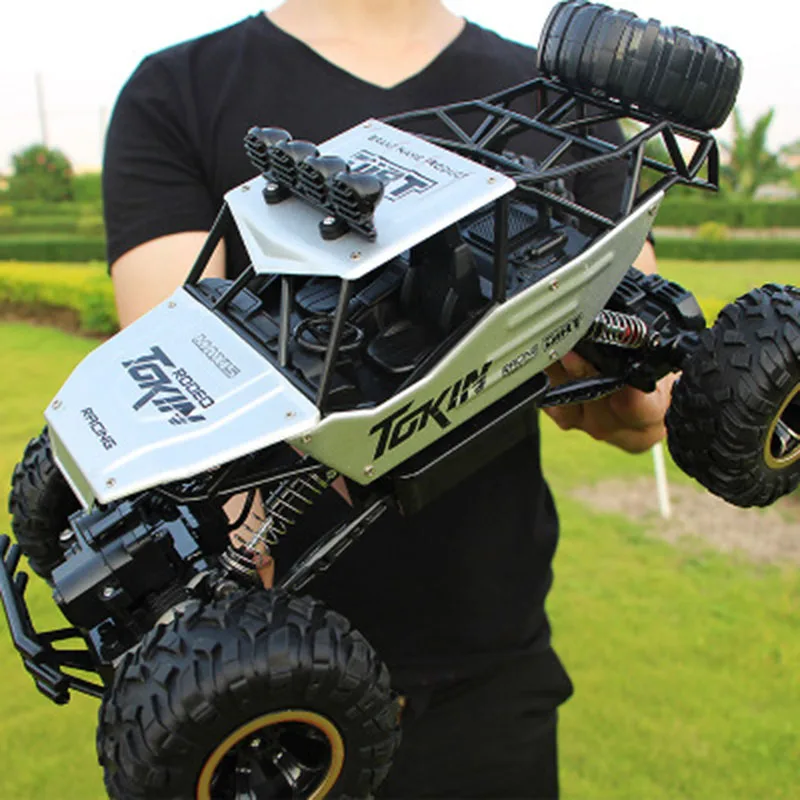 

37cm 1/12 RC Climbing Metal Alloy Car remote toy model car 2.4G 4WD drive adult RC control Collecting gift boycharging Toy car