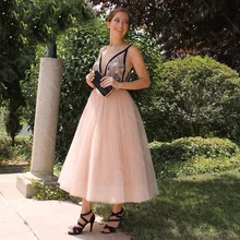 2021 Latest Short Blush Pink Mother of the Bride Dresses Mid Calf Length Wedding Party Dresses Sleeveless Florals Mother Dress