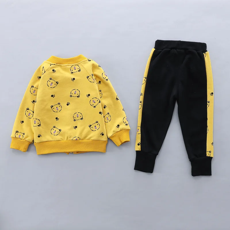 Коллекция года, комплекты одежды для маленьких мальчиков осенние комплекты одежды для малышей пальто с капюшоном и медведем футболка и штаны Детский костюм