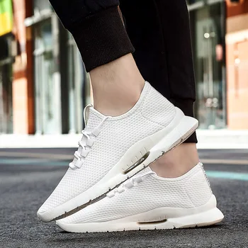

2019 Light Weight Men Running Shoes New Trend Lace Up Low Top Flat Shoes Air Mesh Breathable Sport Shoes Classic Sneakers White