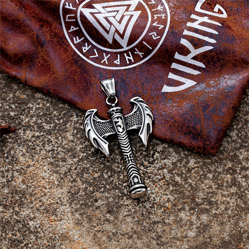 Collana Uomo con Pendente Teschio Viking in Acciaio Inossidabile Cerchio con Rune Nordiche e Serpente Stile Gotico