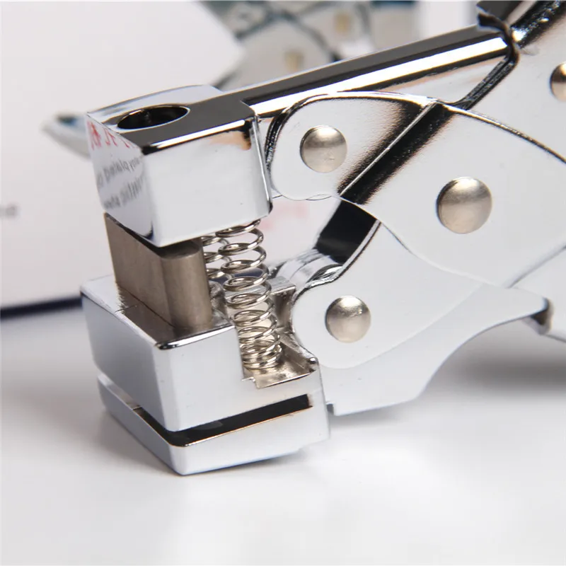Perforatrici a forma di farfalla Fori per appendere a forma di farfalla Perforatrici manuali in PVC e slot per carte didentità Perforatrici a forma di farfalla Fori per appendere a forma di farfalla Perforatrici manuali in PVC e slot per carte didentità
