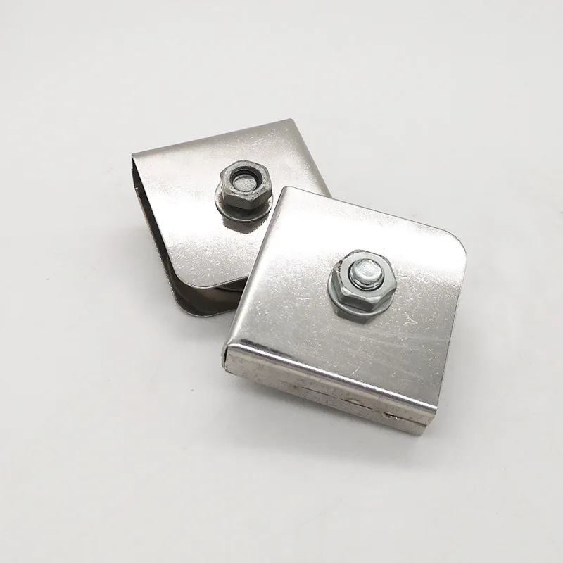 Factory Price Direct Selling Stainless Steel Flagpoles Roller Welding Square Truckle Wire Rope National Flag Triangular Large Ro