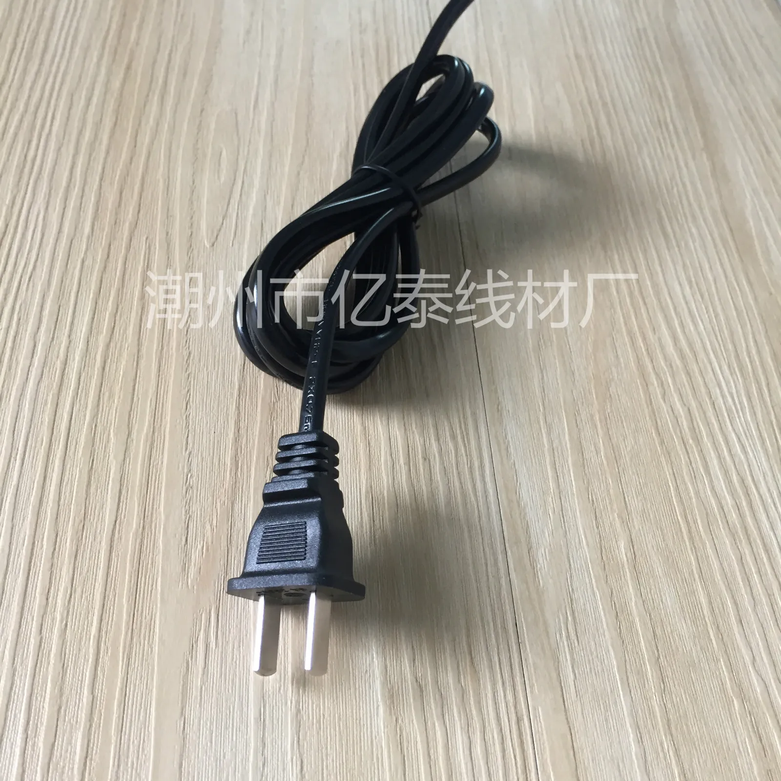 

National Standard Flat 2-plug Fine Copper Plug Fine Copper Power Line 1.8M Black And White with Pattern