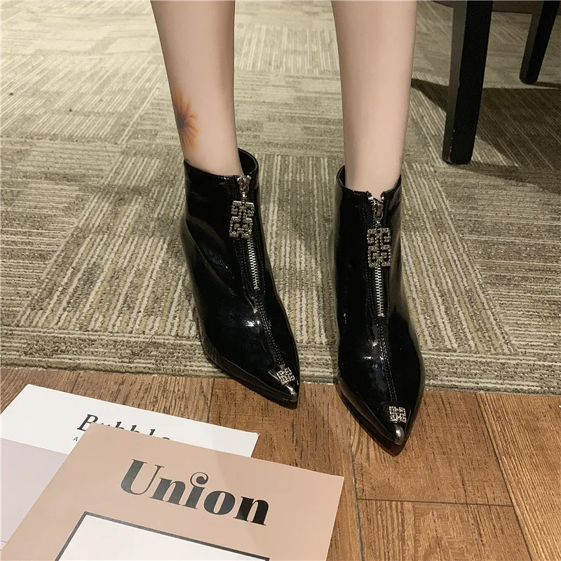 Bottes femme Новинка 2019 года стильные модные однотонные ботинки гладиаторы с острым