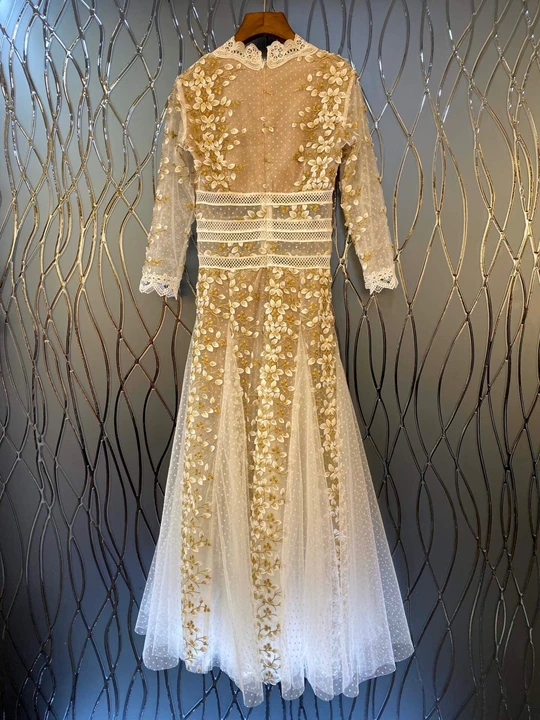 The new autumn and winter women's temperament V-neck embroidered gauze dress 1103
