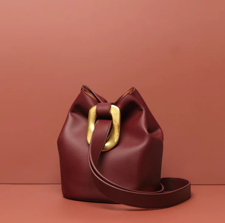 Новая кожаная сумка-мешок в стиле ретро с металлической пряжкой на одно плечо женская сумка - Цвет: Темно-красный