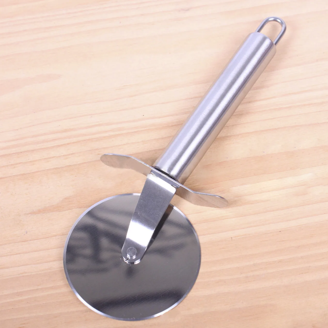 

Cake Wheel Knife Baking Tools Spot Wholesale Small Number Stainless Steel Pizza Cutter Pizza Hob Cake Knife