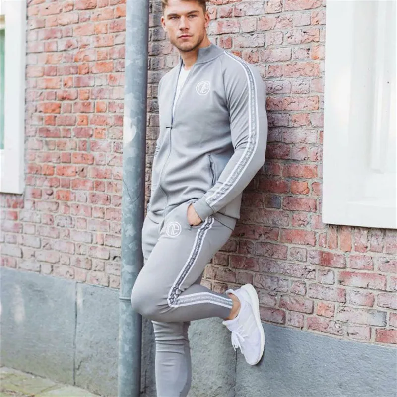 10296706807_1923915808