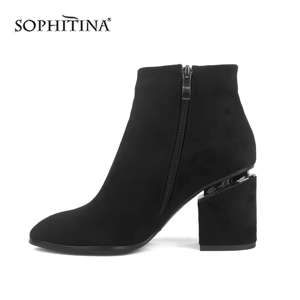 SOPHITINA/Ботинки женские на осень и зиму. Теплая обувь с зауженным мысом и средным устойчивым каблуком вошли в коллекцию сезона осень-зима. Однотонные женские ботинки застегиваются сбоку на молнию. Новинки. BY162