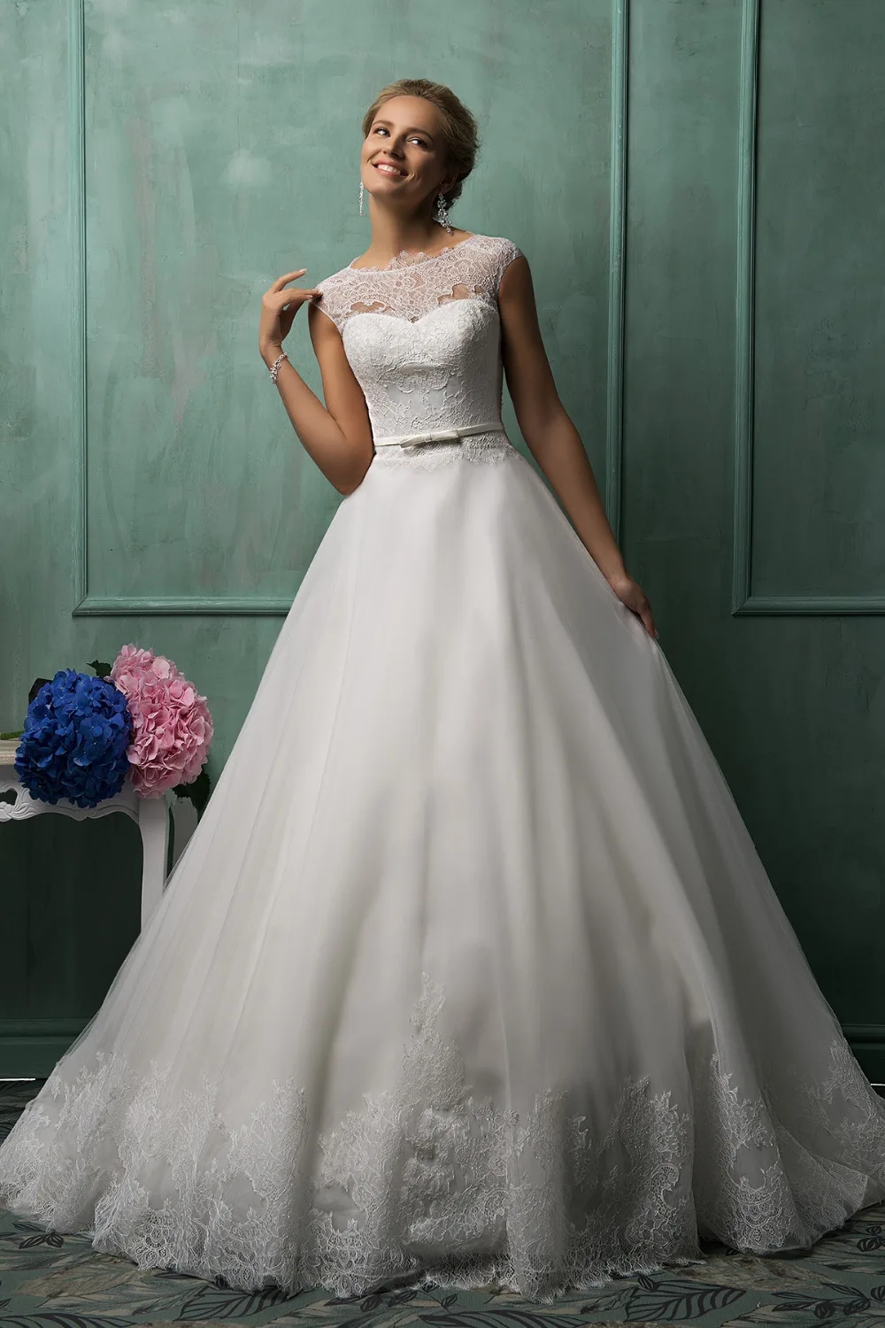 

Romantic A-line Cap Sleeves Sweetheart Chapel Train Transparent Back Sheer Lace bridal gown 2018 mother of the bride dresses