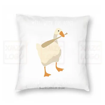 

Untitled Goose Game Pillow case Camiseta Black Women Men