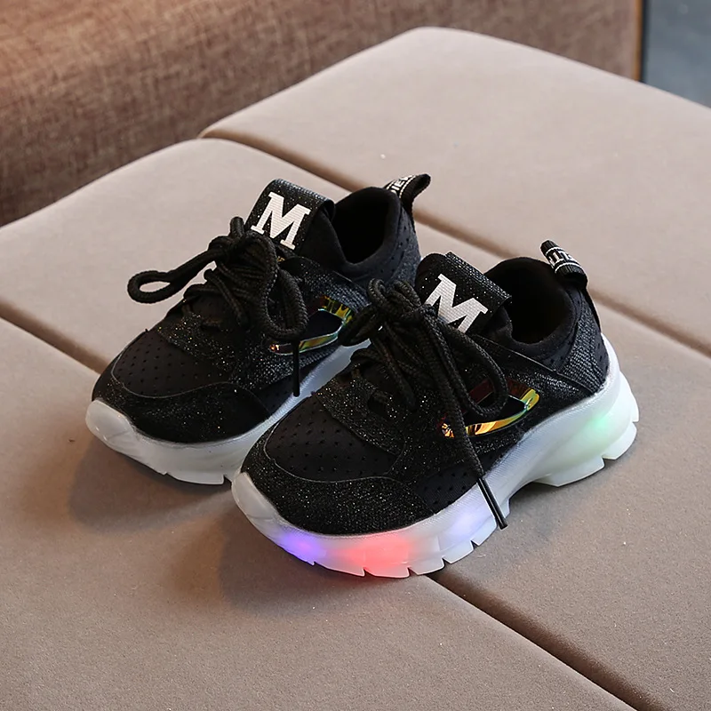 Высокое качество светодиодный свет стиль детская спортивная обувь Светящиеся Мальчики и девочки повседневная обувь Мягкая модная обувь для детей от 1 до 5 лет - Цвет: Черный