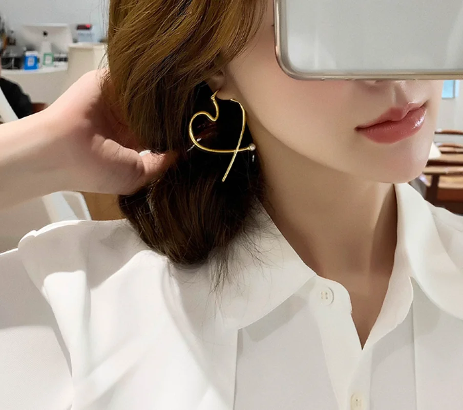 2023 trend Brass gold-plated geometric peach heart simple unique hoop earrings for women fashion jewelry