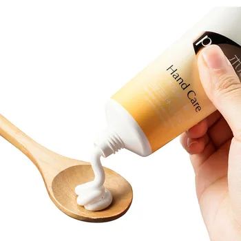 

Vaseline hand cream hydrates and moistens, prevents dry cracking and moistens hand cream
