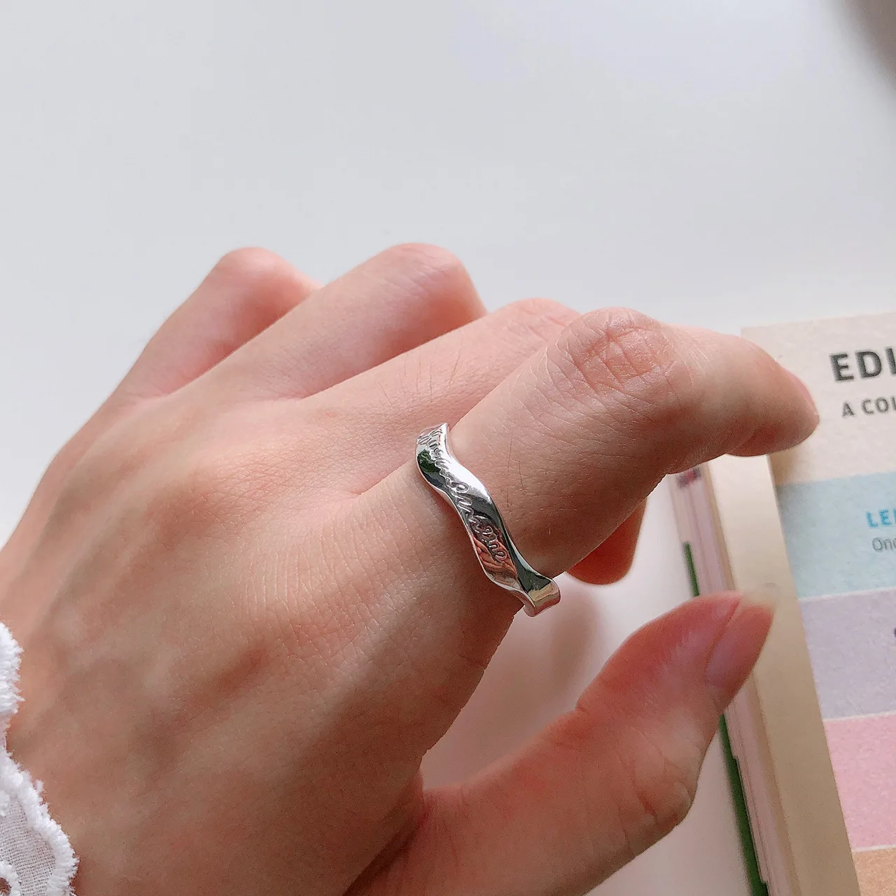 

Silvology 925 Sterling Silver Twisting Line Letter Rings High Quality Texture Love Korea Rings for Women Friendship Jewelry Gift