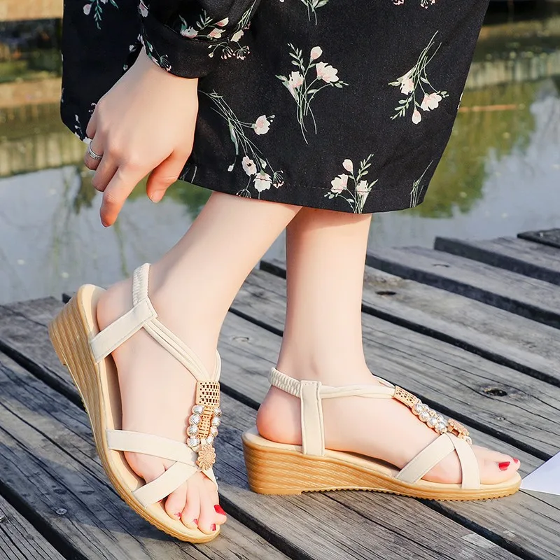 

2019 Summer New Style Korean-style Peep-Toe Fashion Casual Slanted Heel Pearl Foot Covering Velvet Sandals Women's High-Heel San