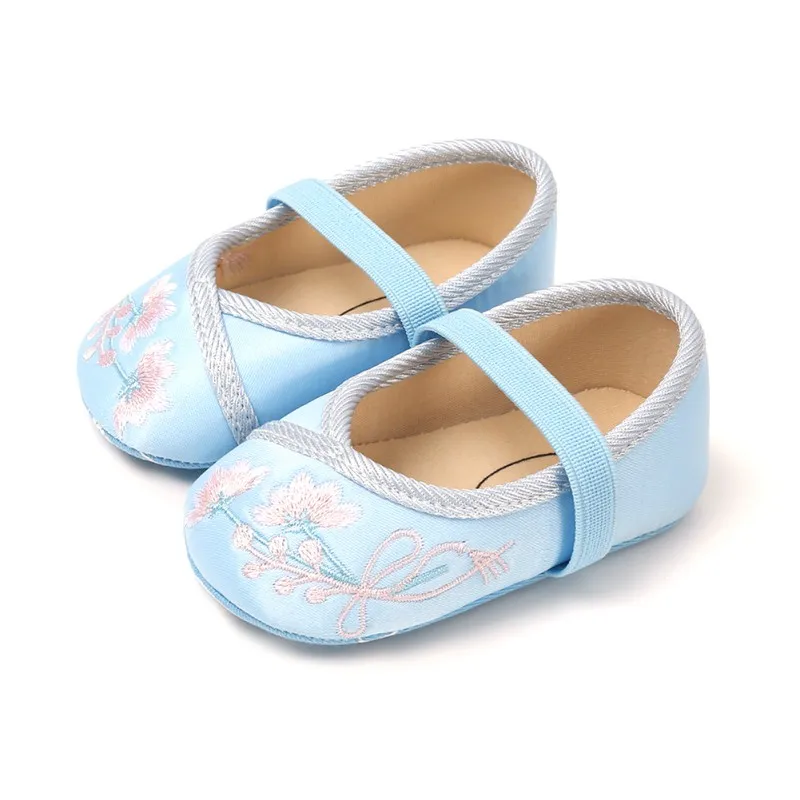 Light blue Обувь принцессы для маленьких девочек; обувь в китайском стиле с вышитыми цветами; обувь для малышей на мягкой нескользящей подошве; обувь для маленьких девочек - Цвет: Light blue