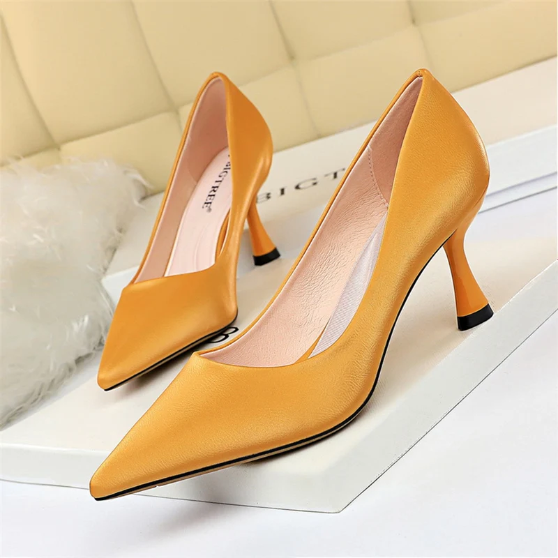 

2020 Spring Elegant Women Green Kitten Heels Pumps Designer 7cm Blue Yellow Low High Heels Stiletto Big Size Dress Wedding Shoes