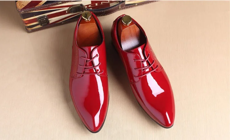 Кожаные туфли с острым носком; мужская повседневная обувь в деловом стиле; обувь из лакированной кожи в британском стиле; мужская обувь