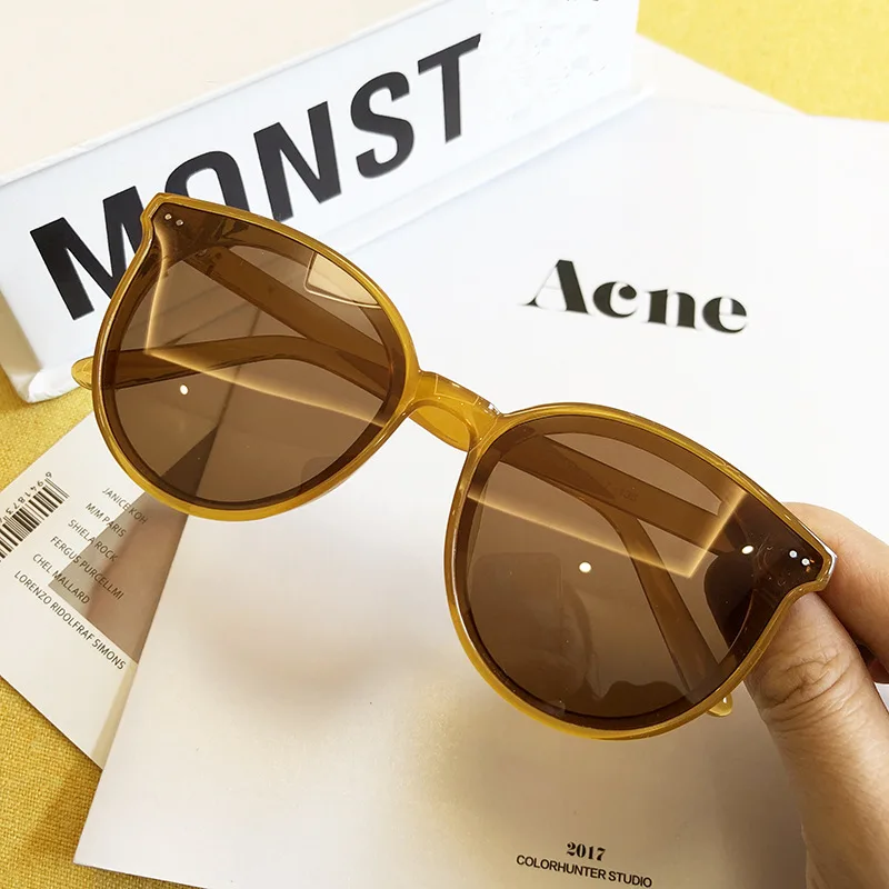 12845462310_1820445784