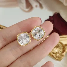 Корейские популярные модные ювелирные изделия простые изысканные квадратные металлические медные циркониевые серьги Элегантные и благородные дикие серьги для женщин