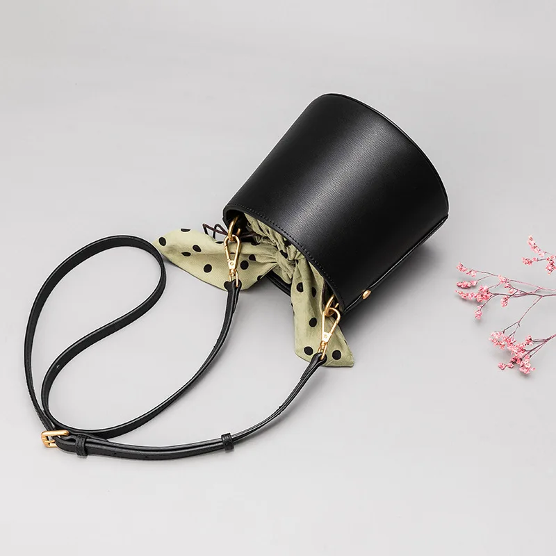 

Xiaozhong Design Genuine Leather Bucket Bag 2020 Bow Single Shoulder Slung Portable Female Package 0408