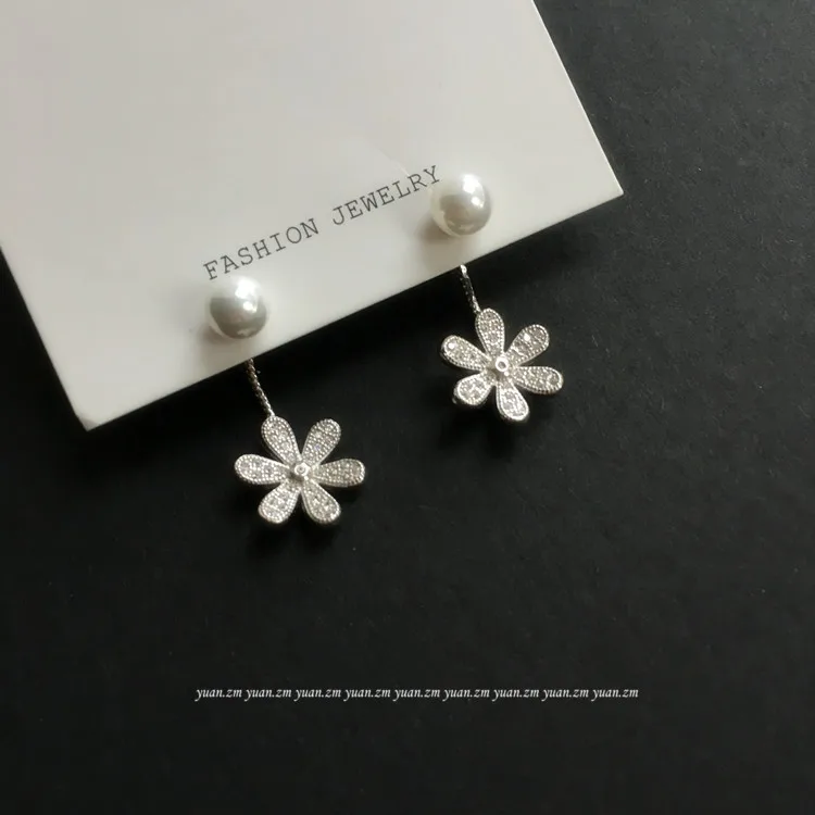 

Korean New Jewelry Small Fragrance Lady Pearl Drill Five-leaf Flower Stud Earrings silver gold earrings