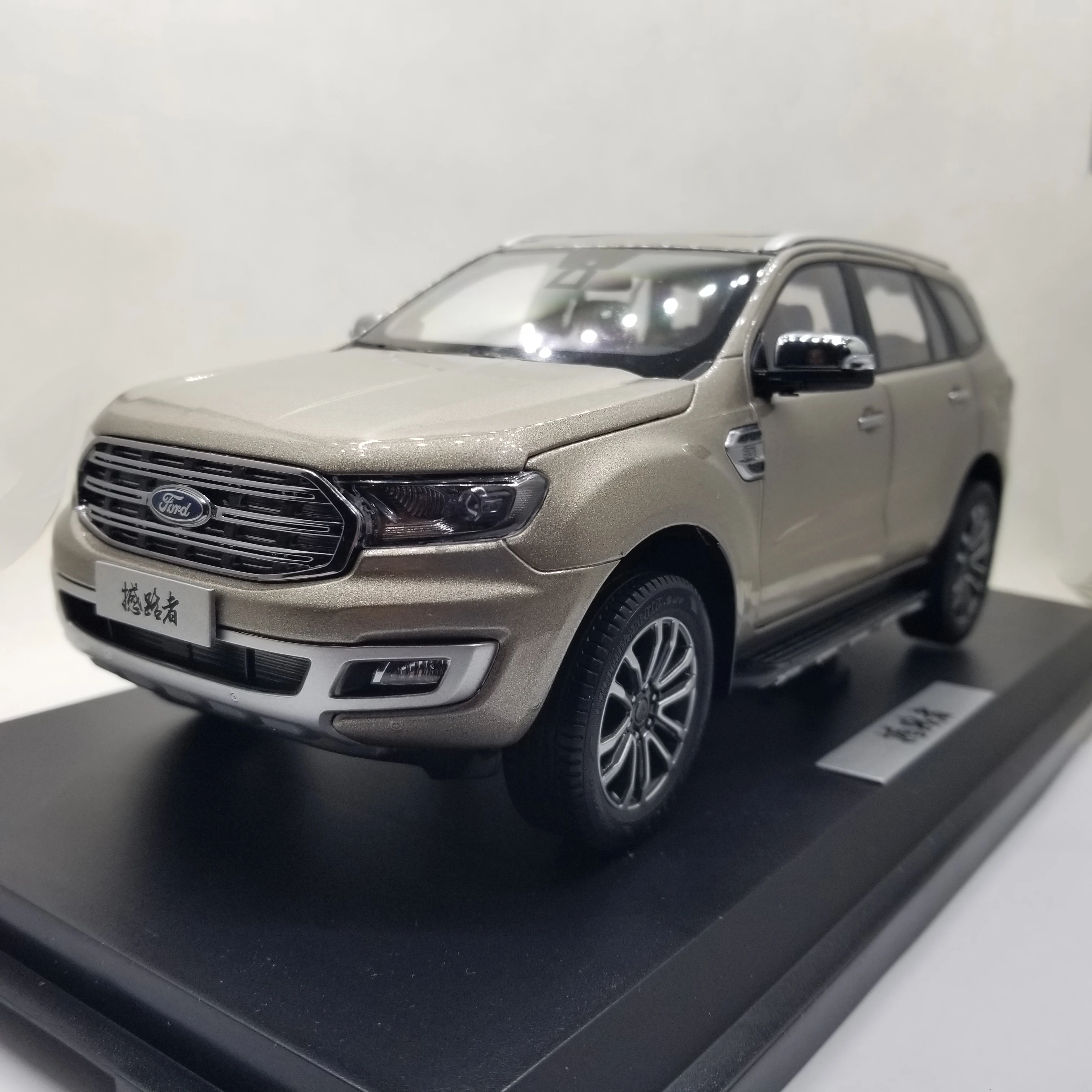 1:18 литая модель для Ford Everest Endeavour коричневый внедорожник игрушечный автомобиль миниатюрная коллекция Подарочная форма Ranger