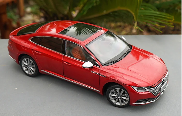 Оригинальная версия дилера 1:18 Масштаб Volkswagen CC Arteon с небольшим подарком