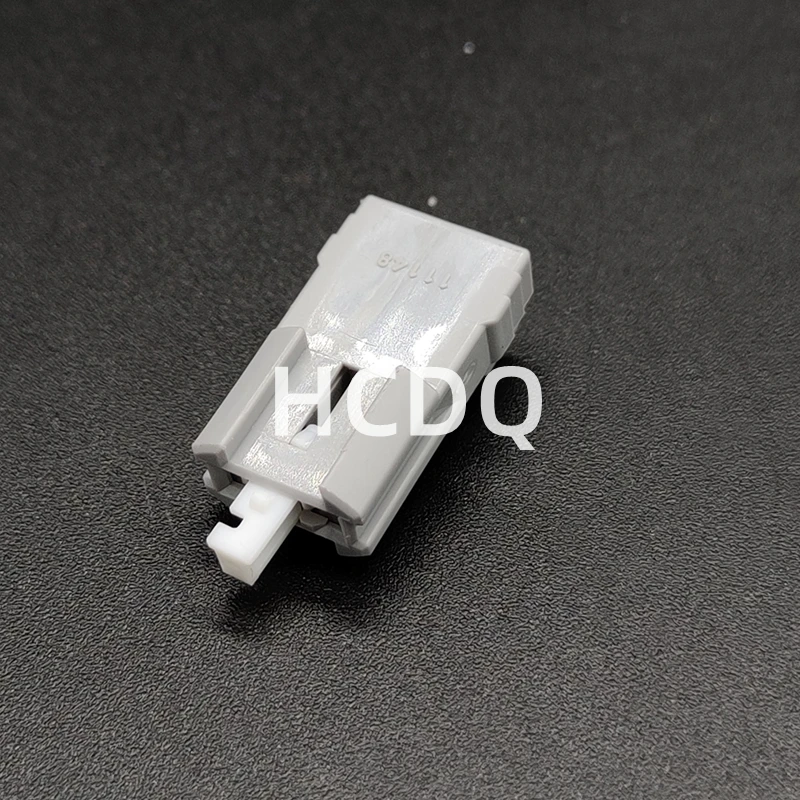 10PCS Original and genuine 6240-5212 automobile connector plug housing supplied from stock