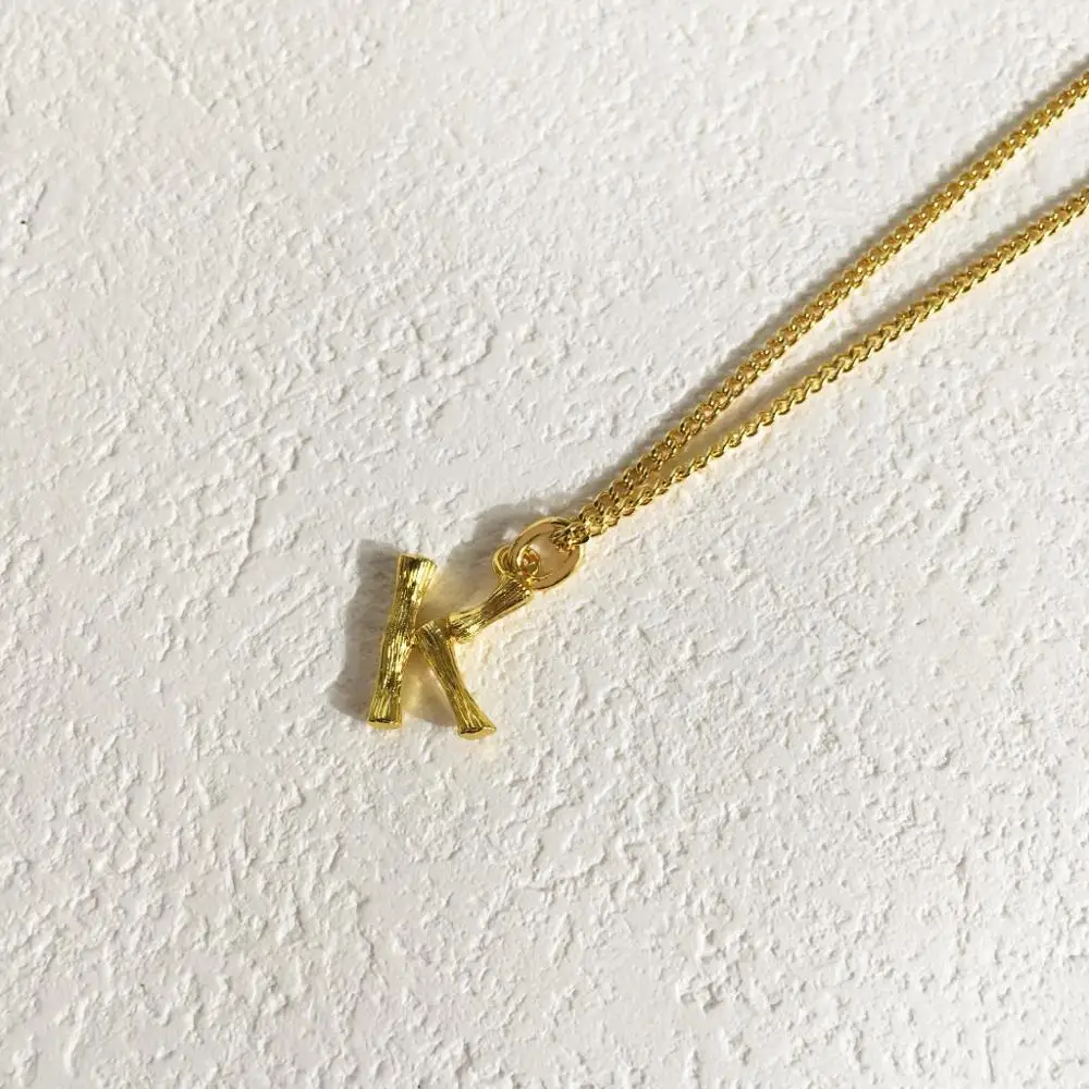 J.hangke Lovers Unisex Highquality brass 26 Letter 1.5cm size Slub Pendant Necklace For Women Love Gold Jewelry Chain Necklace - Окраска металла: K