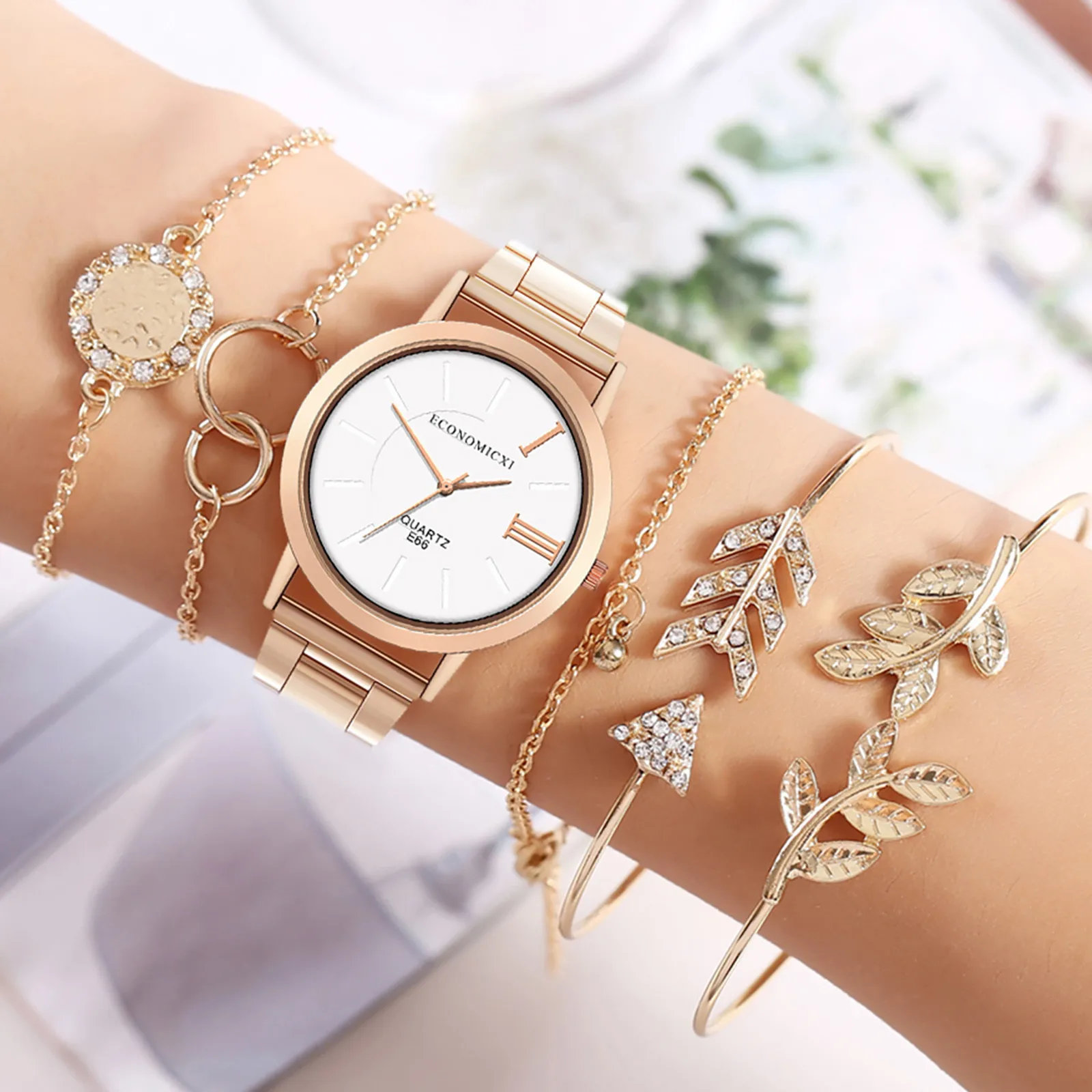 Reloj de pulsera de cuarzo Popular, económico, Zegarek Damski, pulsera de cuero lujosa con gemas y campanas, relojes femeninos