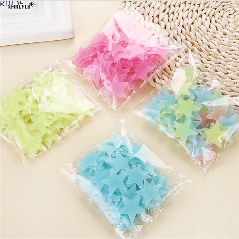 XHRLYLB Взрывные Модели 3cm100pc Четырехцветные 3D стерео светящиеся звёздочки пластиковые светящиеся наклейки на стену рождественские украшения. 7z