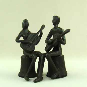 

Abstract Iron Couple Guitarist Miniatures Romantic Metal Choir Lovers Figurine Music Decor Souvenir Handicraft Ornament Present
