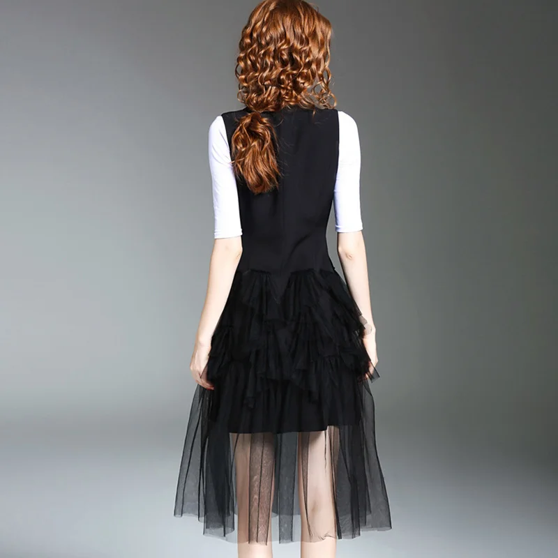 Женское платье без рукавов офисное черное с оборками и отложным воротником