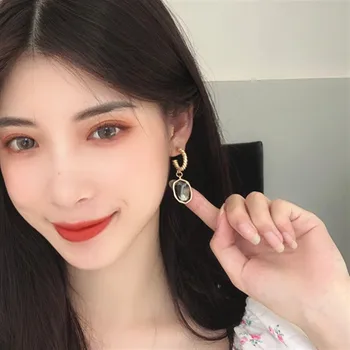 

Matte gold metal resin stud earrings Retro temperament Irregular Geometrical C shape Long Earrings women Fashion Jewelry