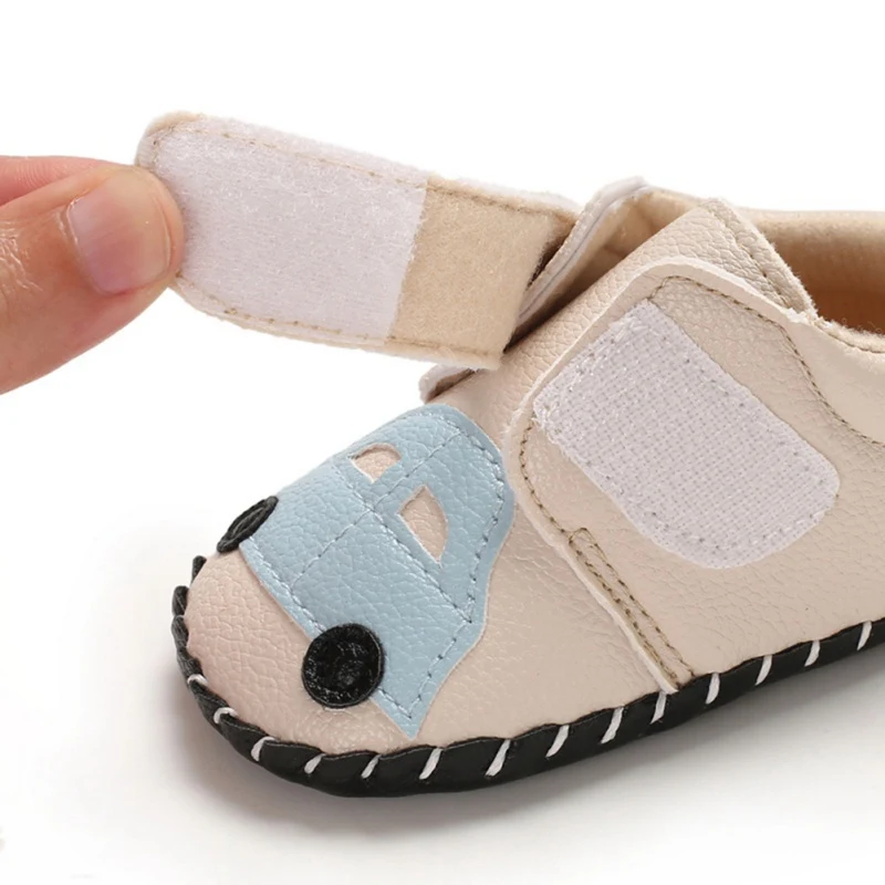 Осенняя дышащая нескользящая обувь с мультяшным автомобилем для маленьких мальчиков; кроссовки; мягкая прогулочная обувь; обувь для первых ходунков