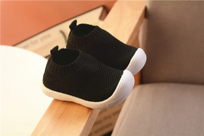 Мягкая обувь для новорожденных от 0 до 2 лет, повседневная обувь для маленьких мальчиков и девочек, модная спортивная обувь для ползунков - Цвет: Черный