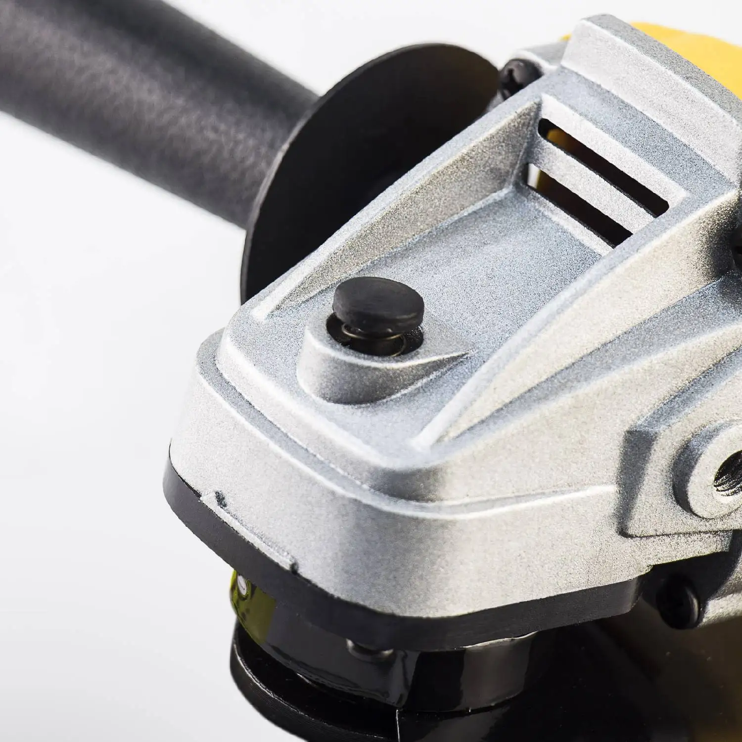 Машина шлифовальная угловая Kolner KAG 125/750 (Мощность 750 Вт, диаметр диска 125 мм, скорость вращения 11000 об/мин, блокировка шпинделя, защита от случайного пуска)