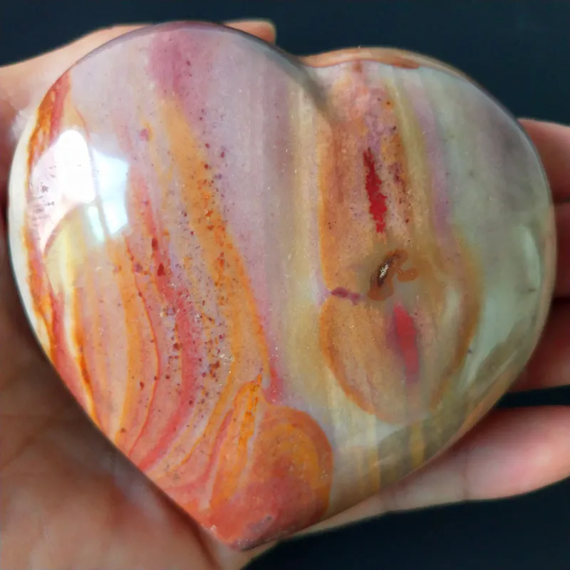 

Natural ocean stone processing into the shape of love Reiki heals stone polishing household ornaments Holiday gift