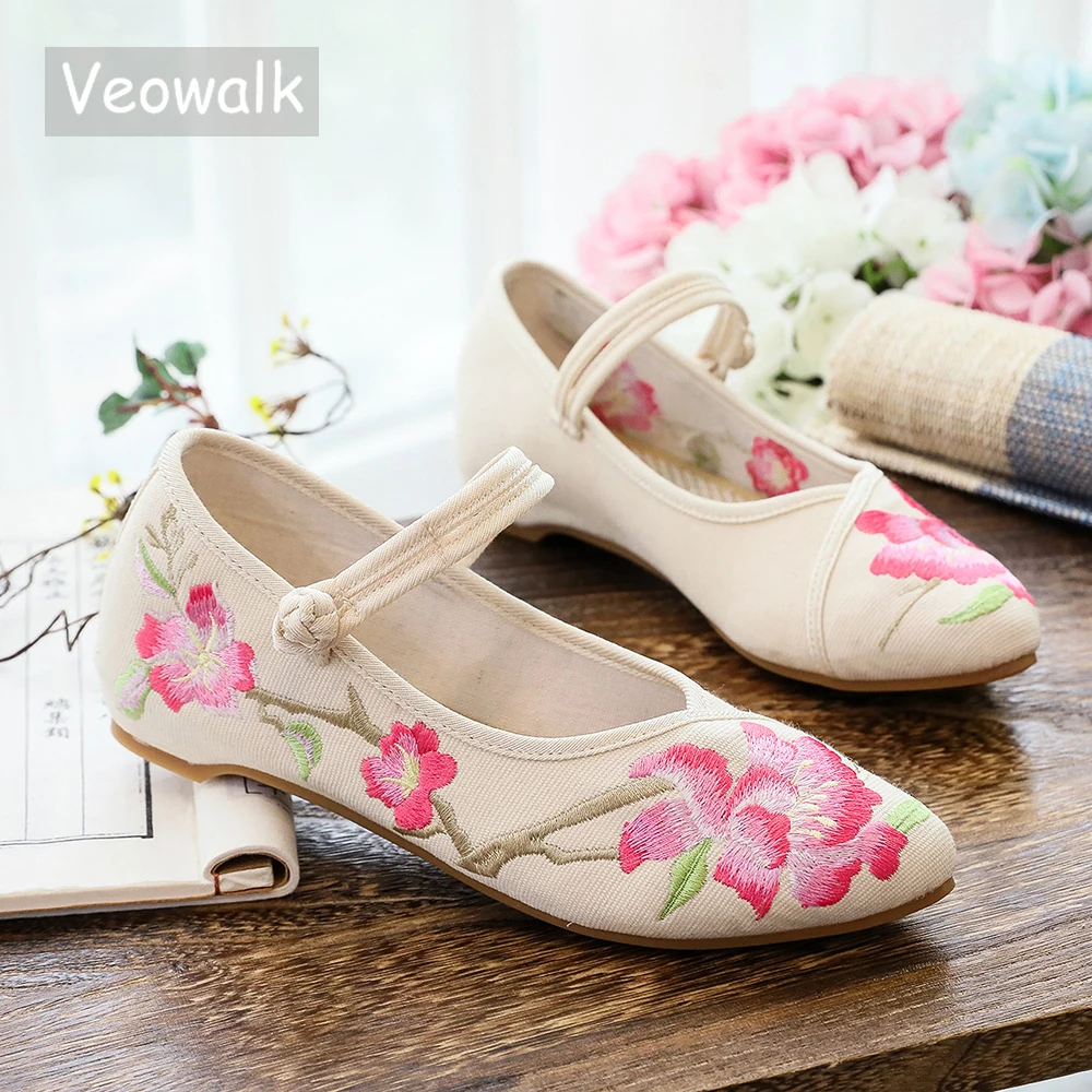 

Veowalk Vegan Women Canvas Flowers Embroidered Ballet Flats Pointed Toe Handmade Chinese Style Ladies Casual Old Beijing Shoes