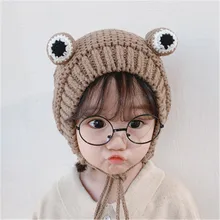 Вязаная шапка с ушками в виде Глаз лягушки для малышей; реквизит для фотосессии; теплая шапка в виде лягушки с большими глазами; милая вязаная шапка на ремешке с ушками для защиты ушей; зимняя одежда