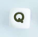100pcs Q 100 силиконовая бусина Буква s DIY имя на детской соске цепочка зажим Прорезыватель 12 мм куб Жевательная бусина буква ожерелье зубная игрушка - Цвет: 100pcs Q