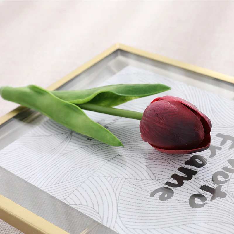 Wine red 1PC Real Touch Tulips Artificial Flowers Latex Artificial Bouquet Fake Flower Mini Tulip For Home Wedding Decoration Flowers - Цвет: Wine red