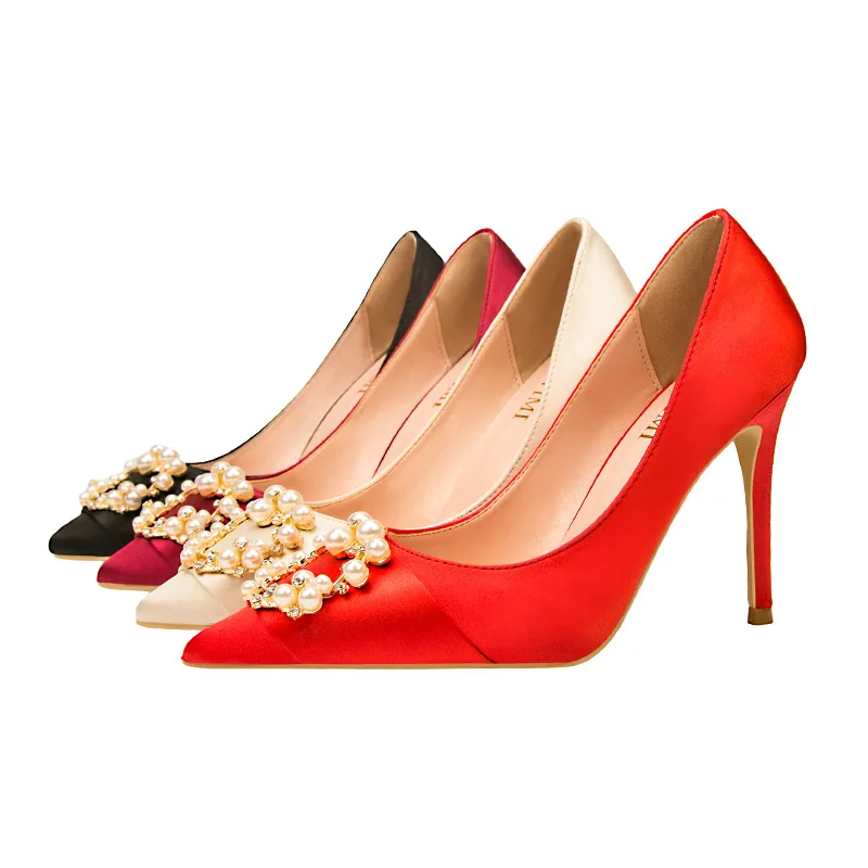 ZHENZHOU/Женская обувь на каблуке 10 см; модные пикантные свадебные туфли на тонком высоком каблуке-шпильке для ночного клуба; тонкие атласные туфли с острым носком и жемчужной пряжкой