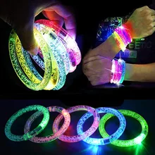 40 Pack Glow Armbänder 6 Farbe LED Licht Up Armbänder Glow in The Dark Party Supplies Led Rave Spielzeug für parteien Hochzeit Geburtstag